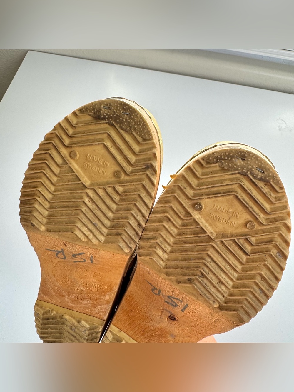 Traditional Heel Gold Leather Sz 38 7-7.5 Swedish Clogs Wooden Heel Mules Casual - Picture 5 of 8
